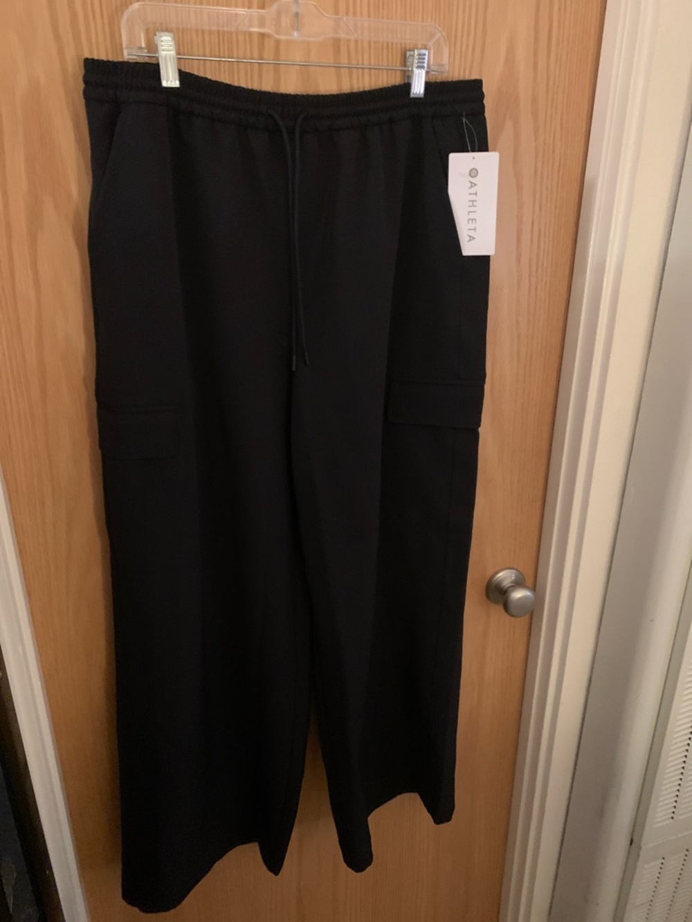Athleta NWT Sz L Black Promenade Wide-Leg Cargo Pant